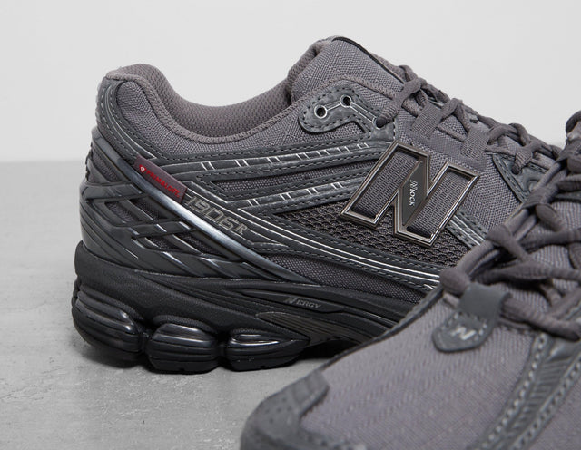 1906R - Men's Footwear