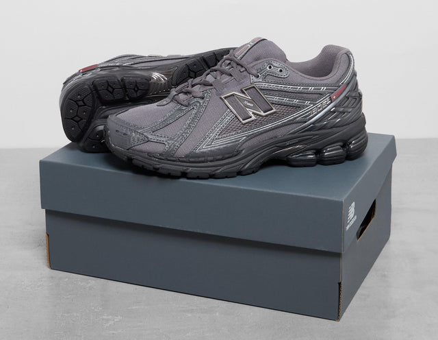 1906R - Men's Footwear