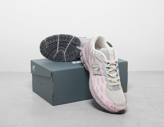 1906W - Men's Footwear