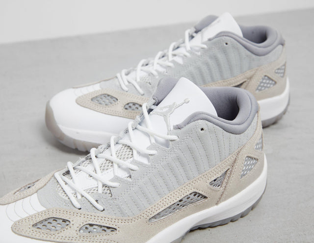 Air 11 Low Retro IE - Men's Footwear