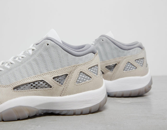 Air 11 Low Retro IE - Men's Footwear