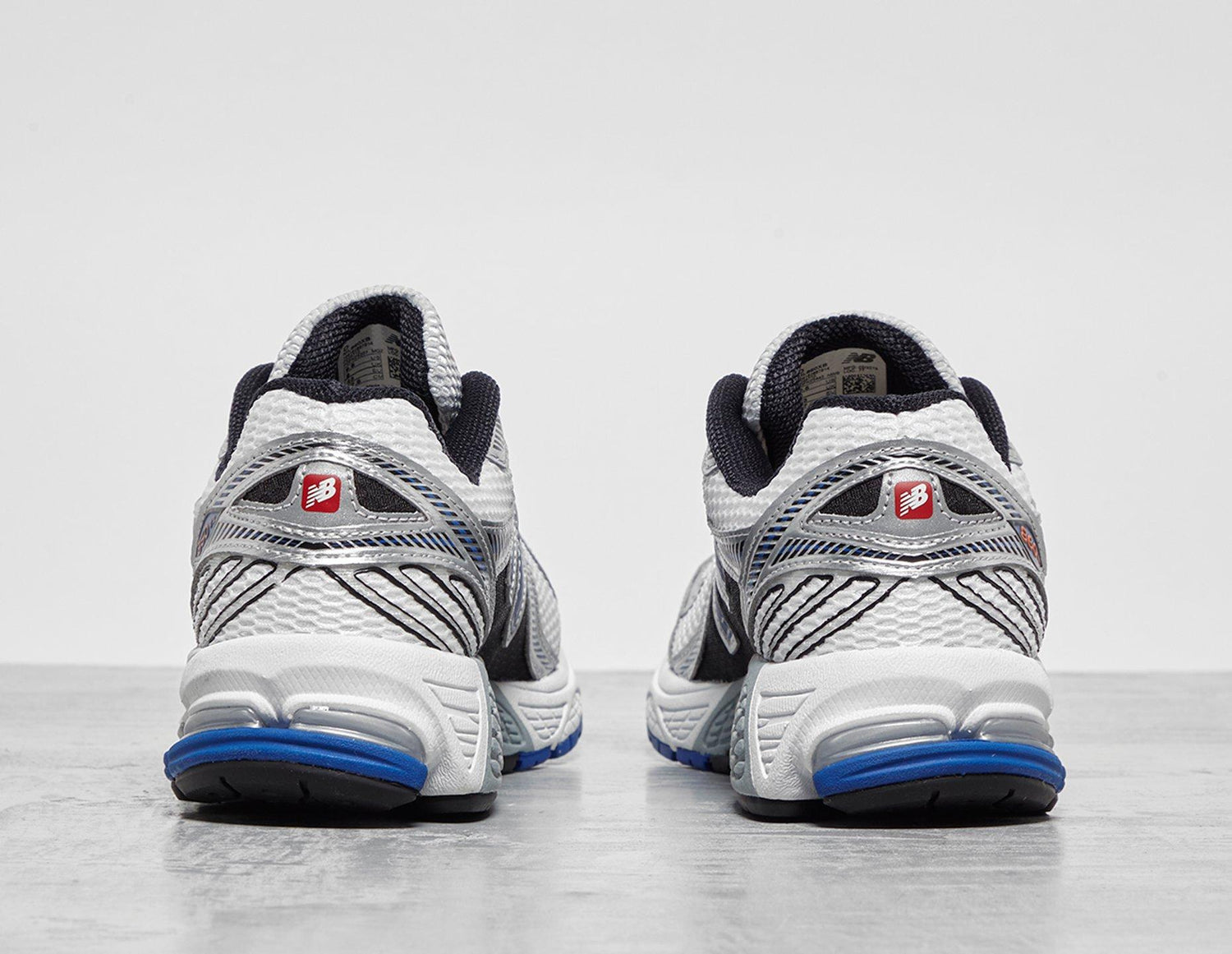 860 WHT/BLU