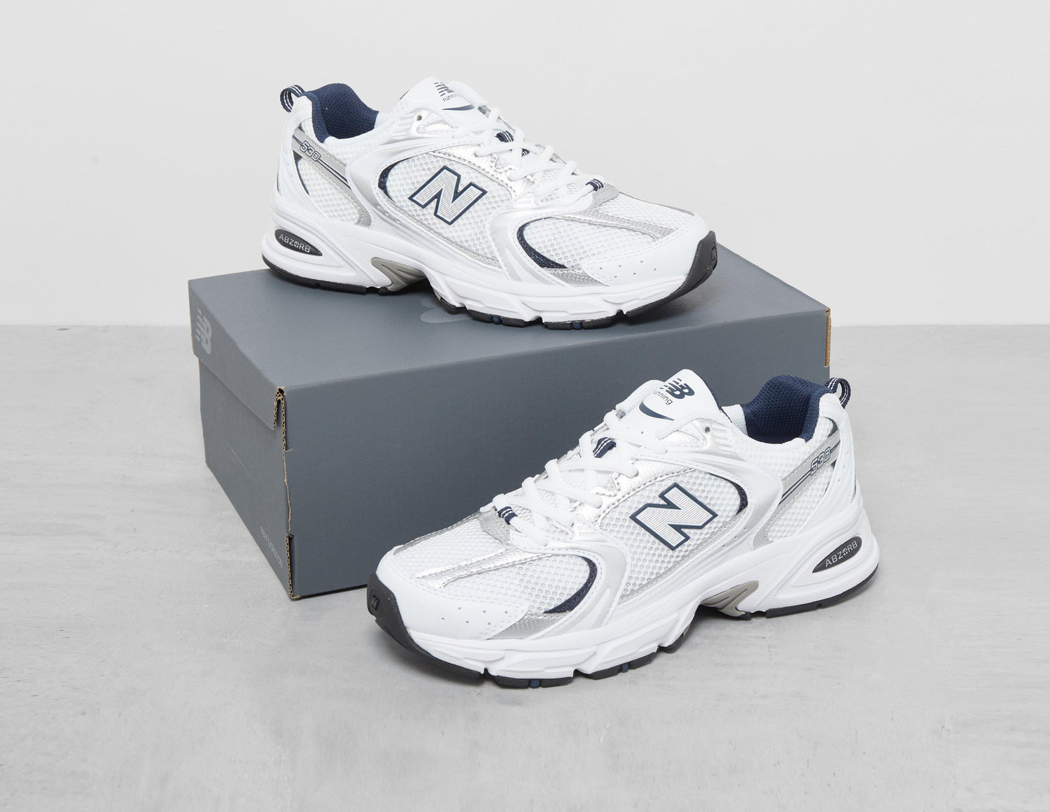 530 WHT/NVY