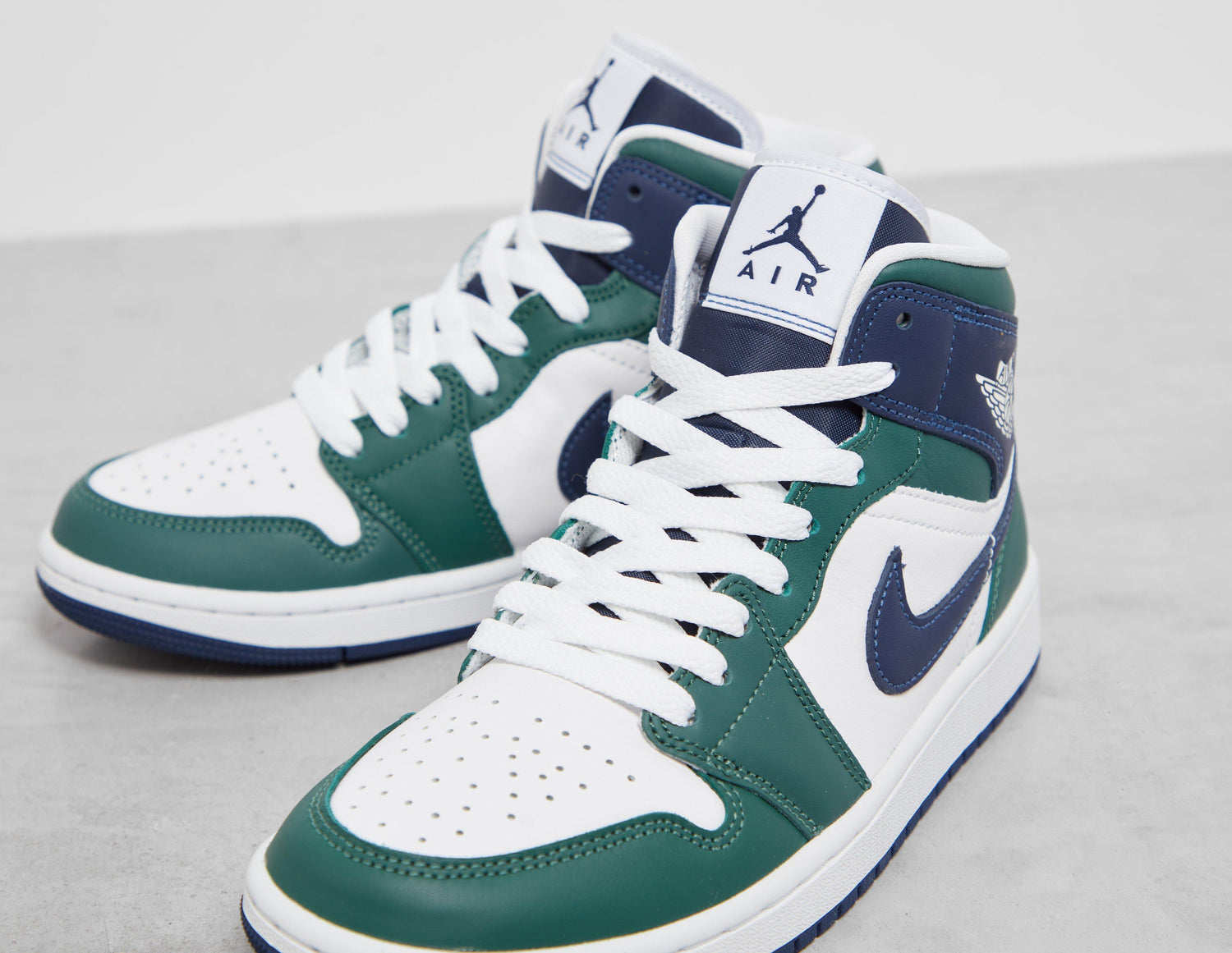 W AJ1 MID SE GRN/NVY/WHT