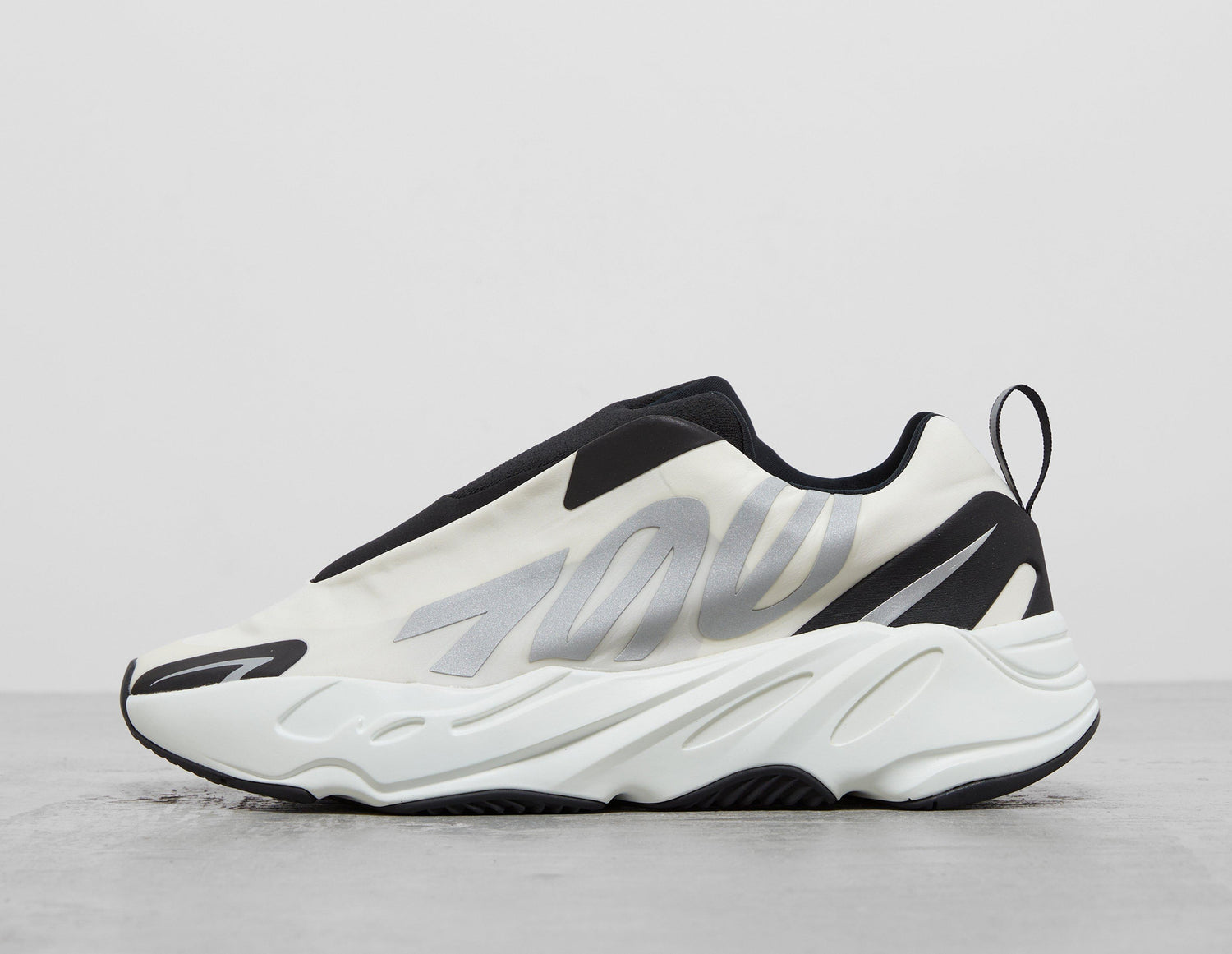 !YEEZY 700 MNVN L'LESS AN