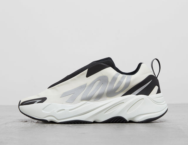 !YEEZY 700 MNVN L'LESS AN