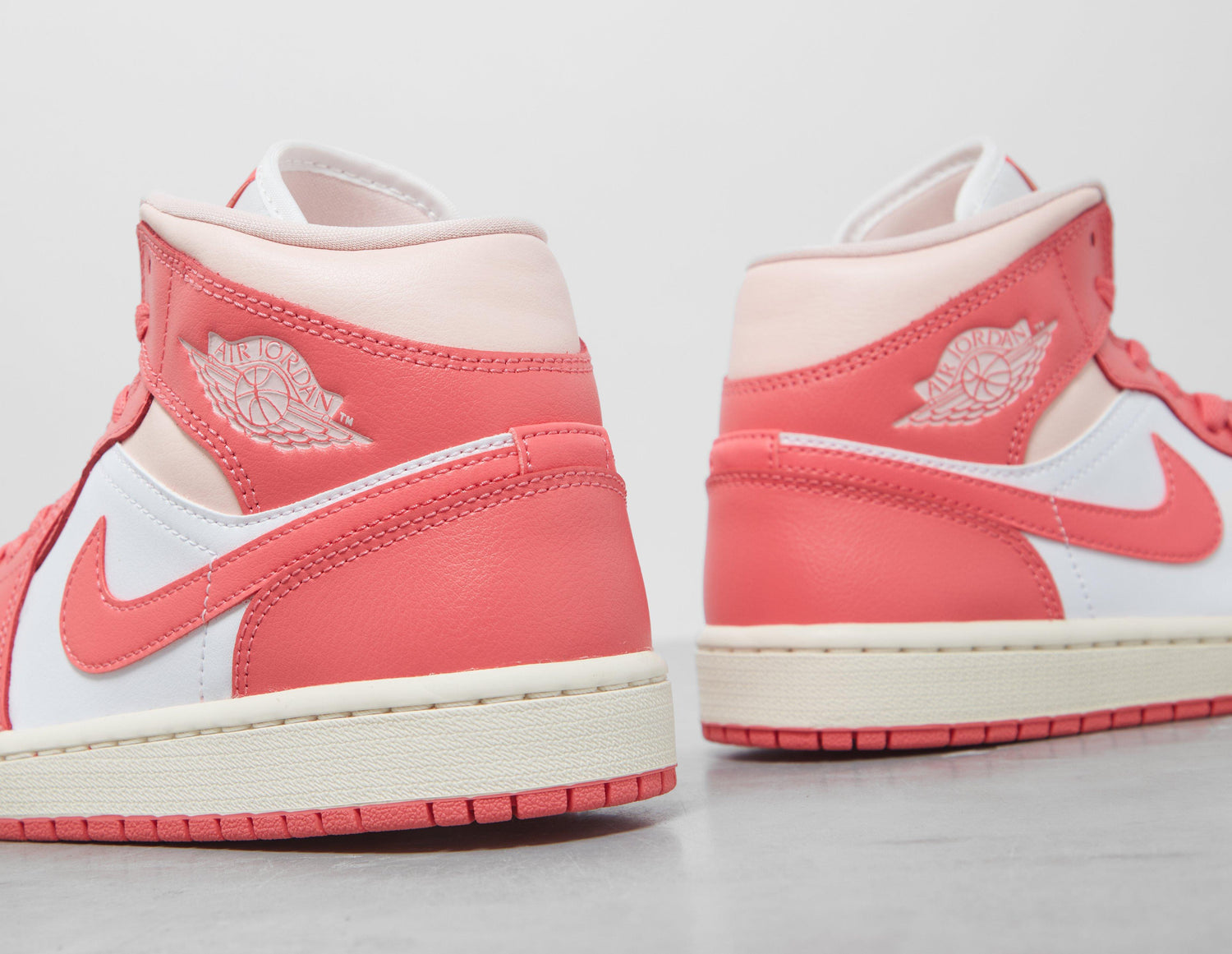 AJ1 MID WHT/SEA CORAL