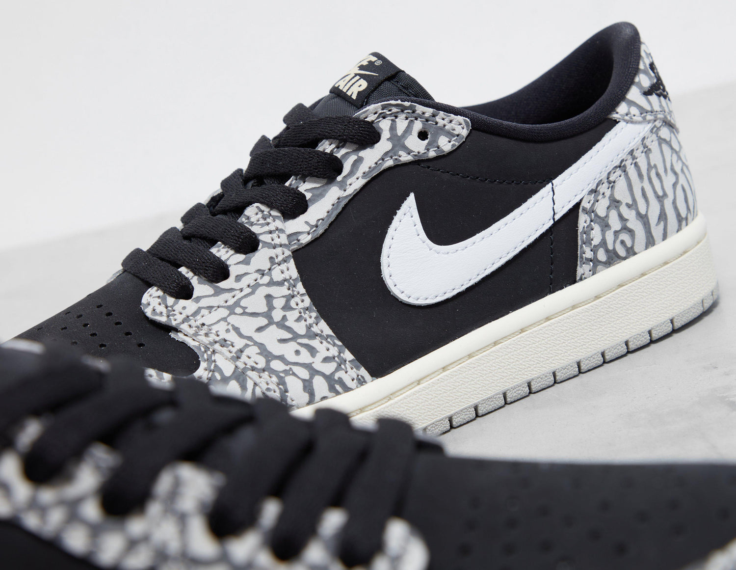 #AJ 1 LO OG ELE BLK/GRY