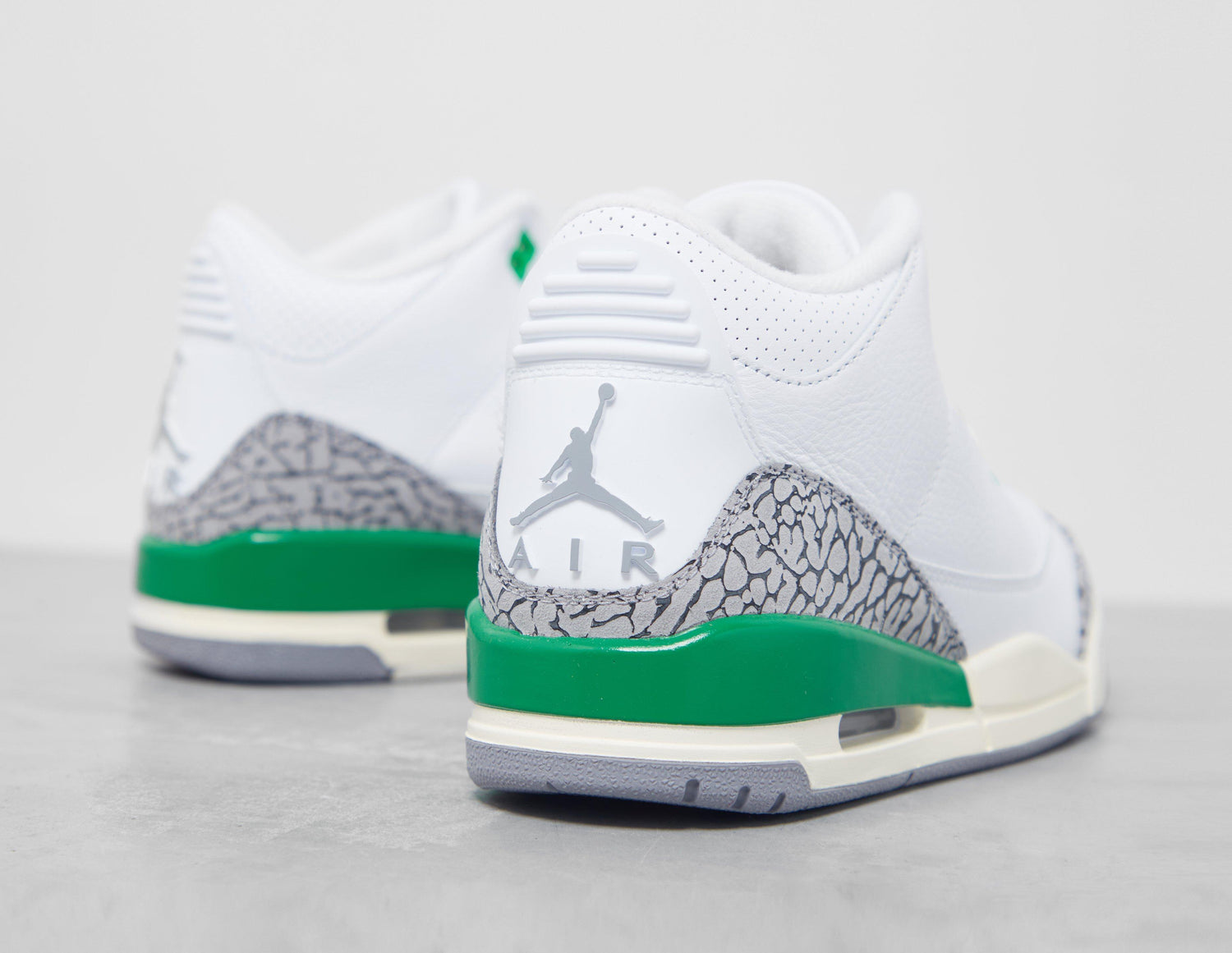 W AJ 3 R WHT/RED/GRN