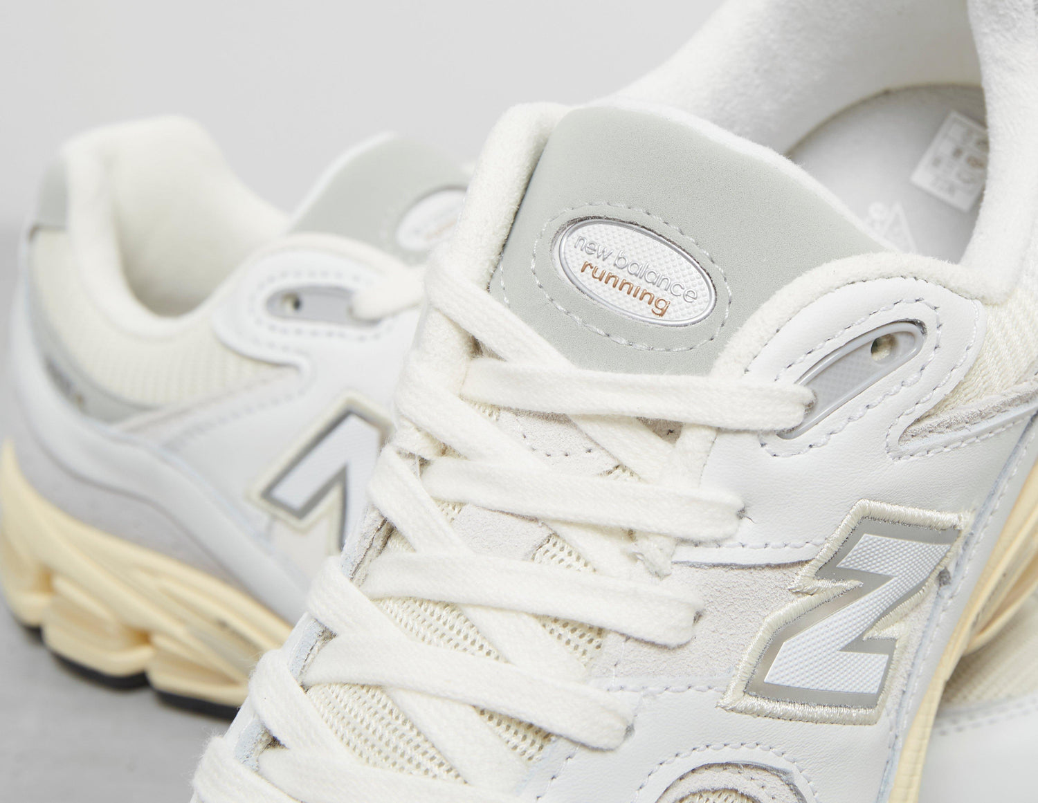 2002 LTH WHT/WHT/CRM