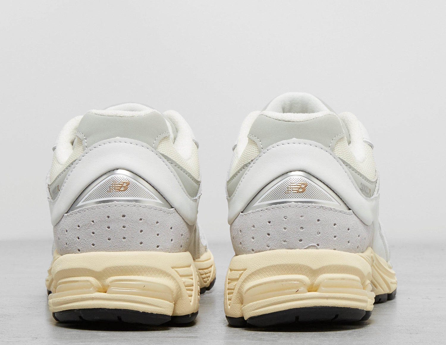 2002 LTH WHT/WHT/CRM