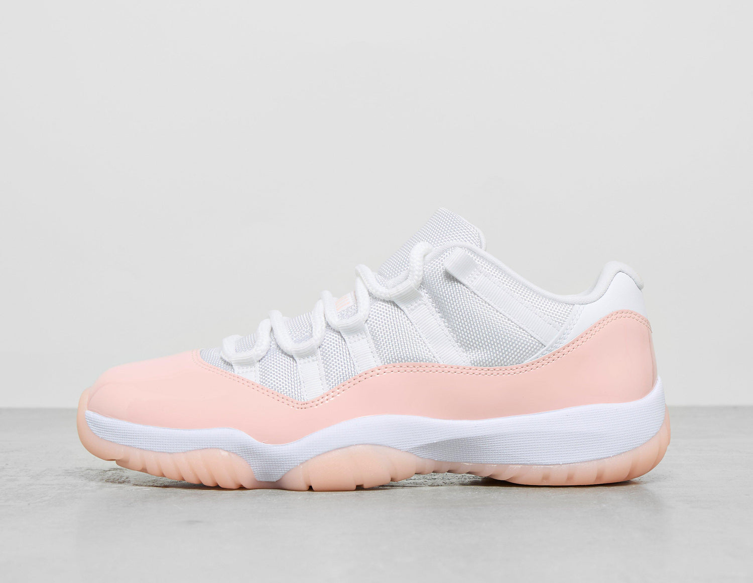 W AJ 11 LO WHT/PNK/WHT