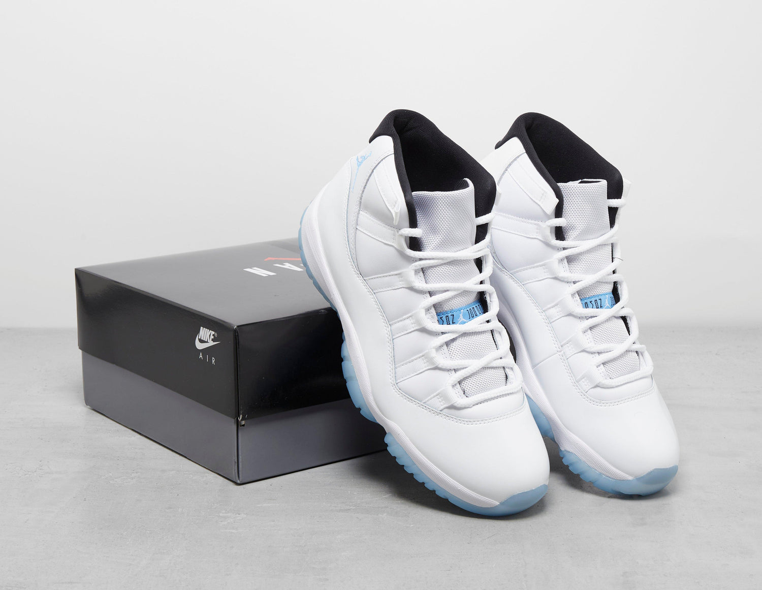 AJ 11 WHT/L.BLUE