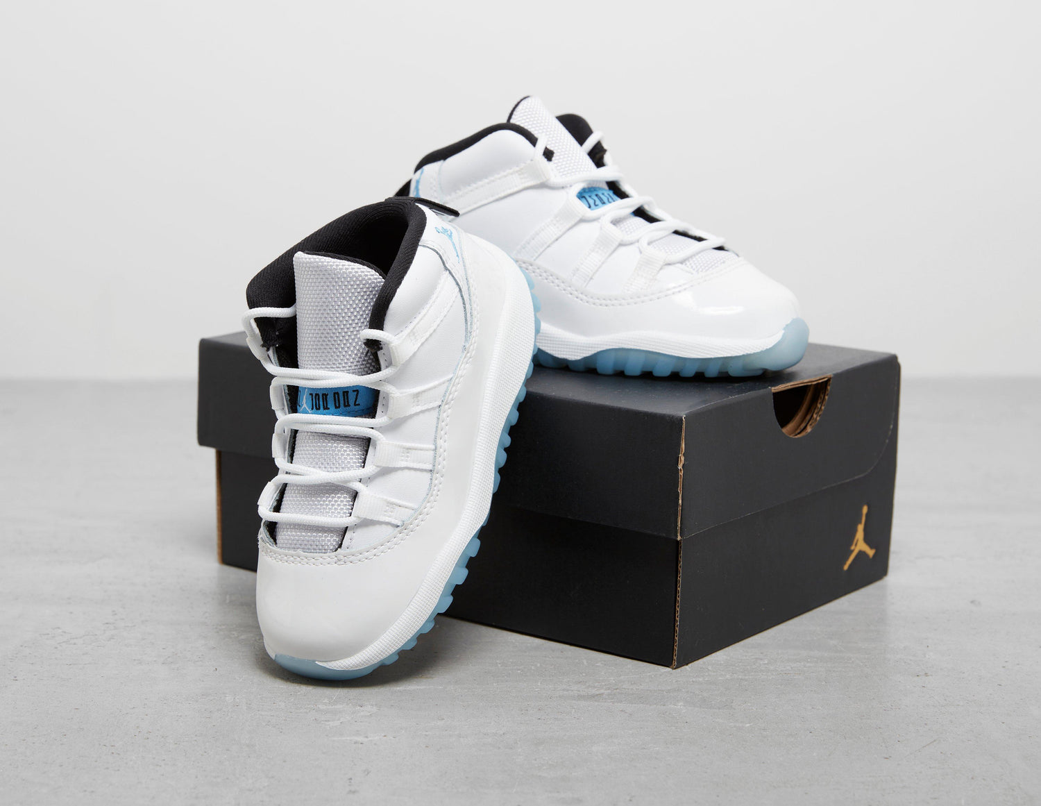 AJ 11 WHT/BLU/WHT