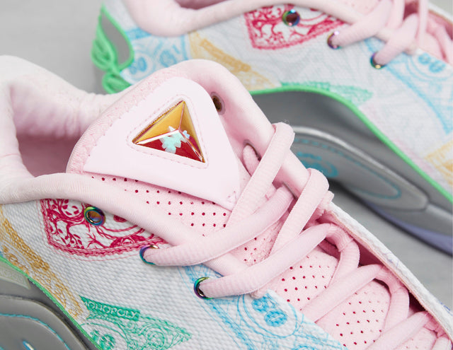 !LEBRON XXII MOG WHT/BLK/