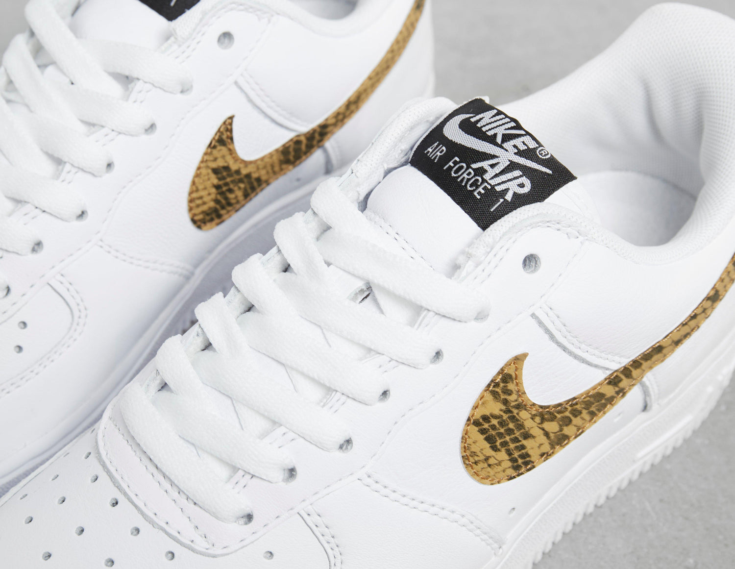 #AF1 LO QS WHT/SNK/GLD