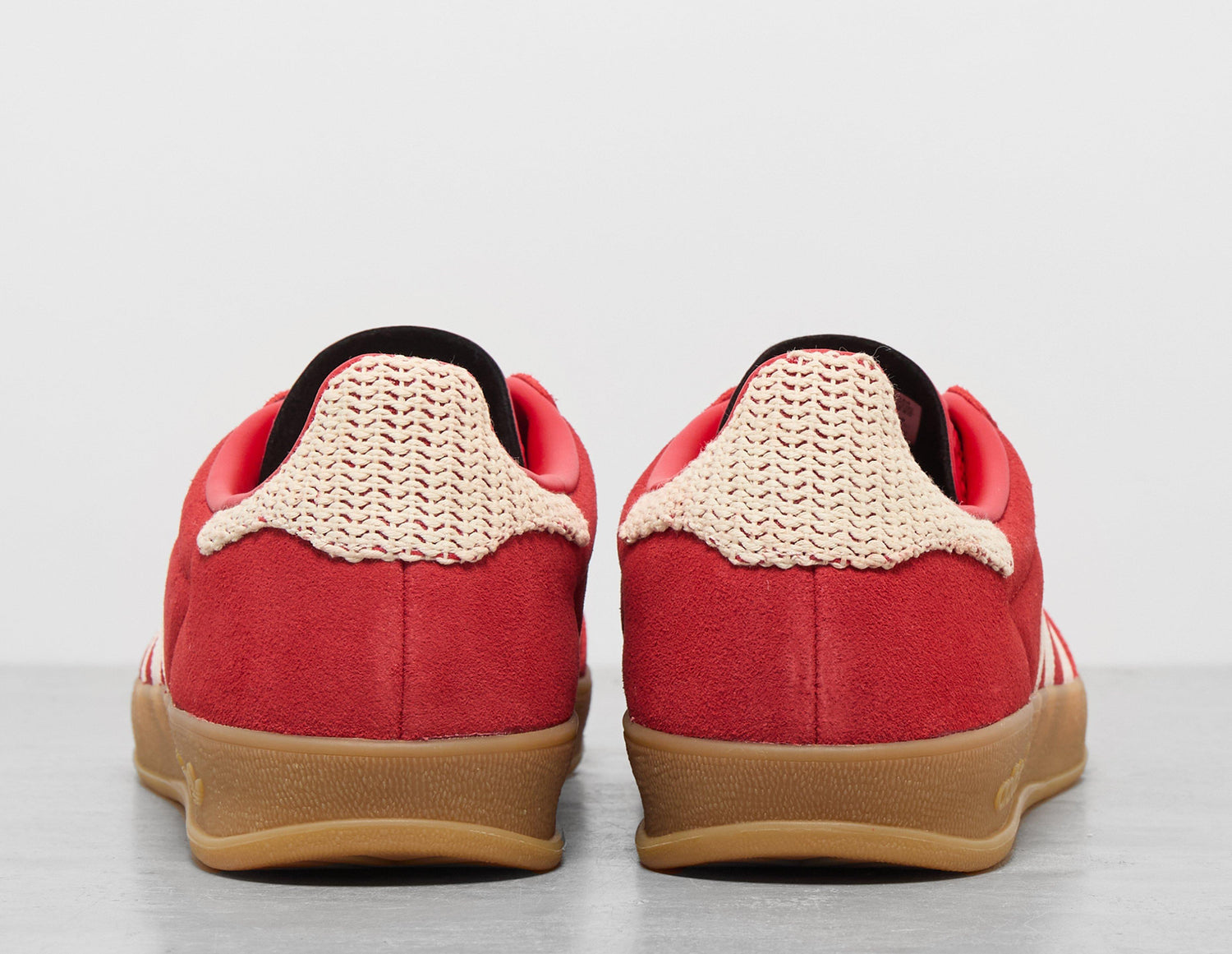 GAZELLE INDR SCARLET/WHT