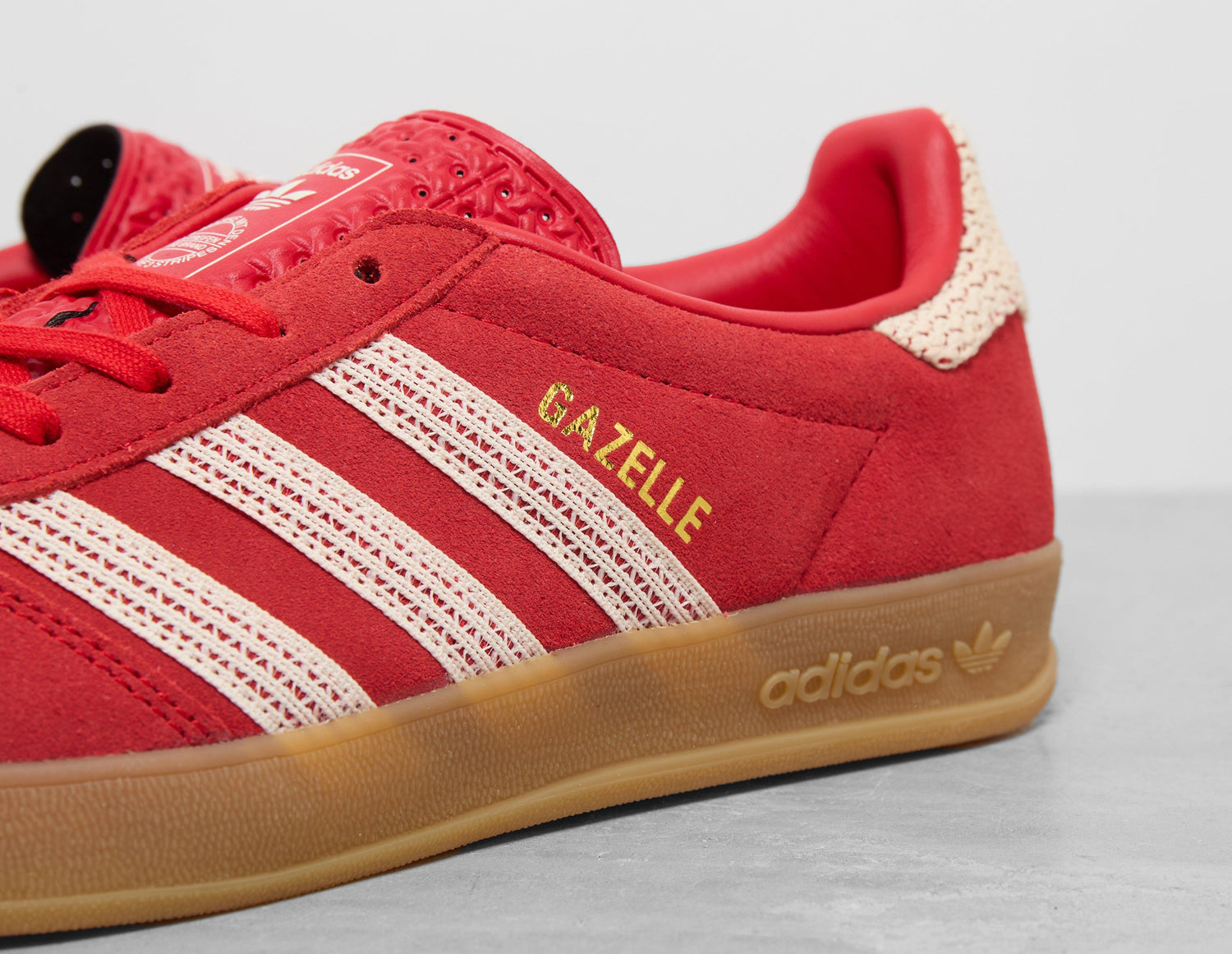 GAZELLE INDR SCARLET/WHT