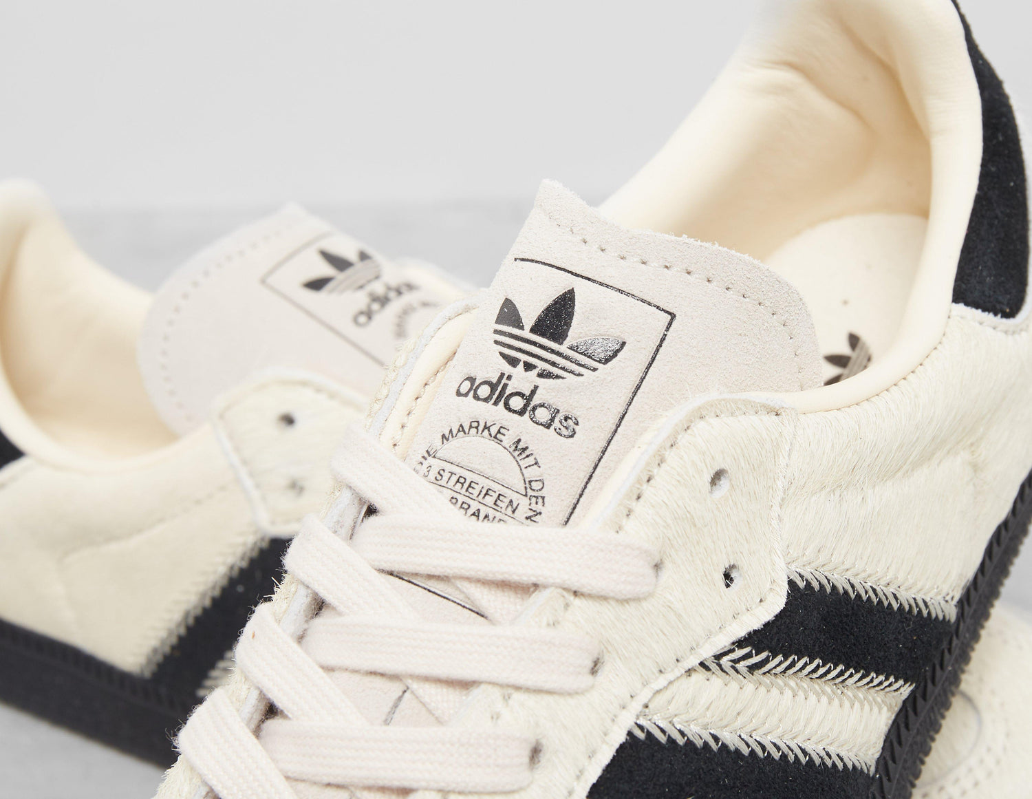 SAMBA PONY WHT/BLK-GUM