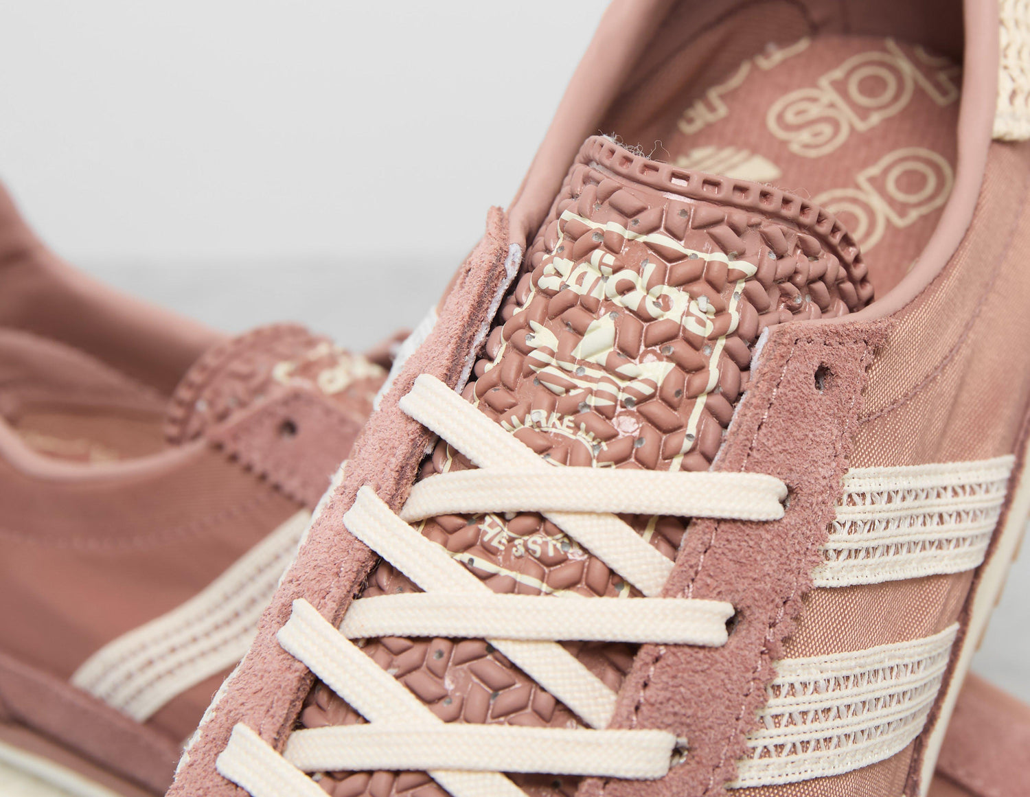 SL72 C BRN/WHT/GUM