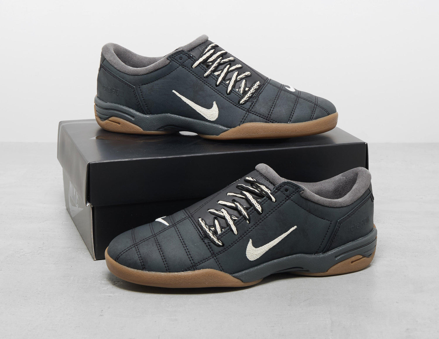 W T90 SE BLK/SIL/GUM