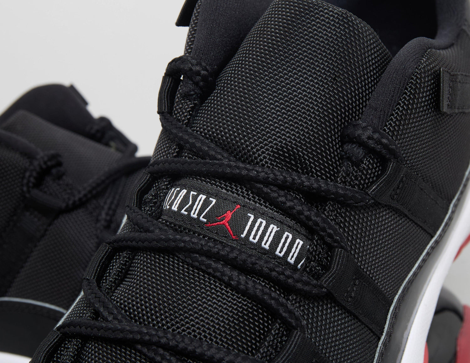 AJ 11 LOW BLK/RED/WHT