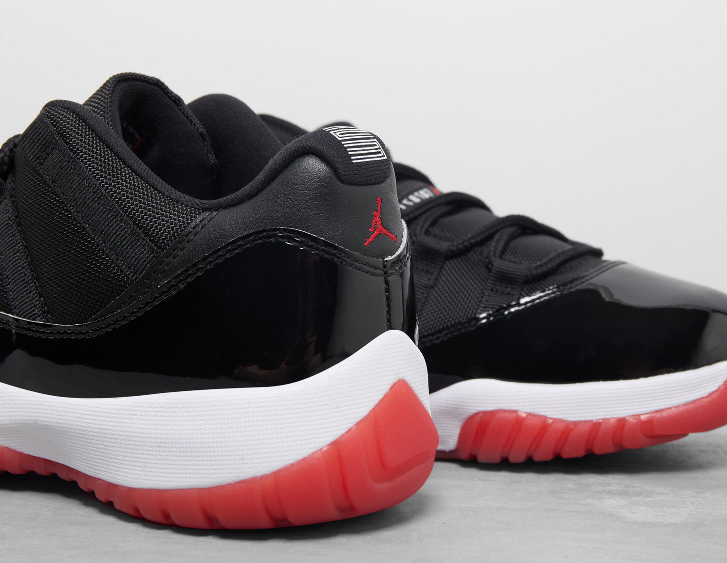 AJ 11 LOW BLK/RED/WHT