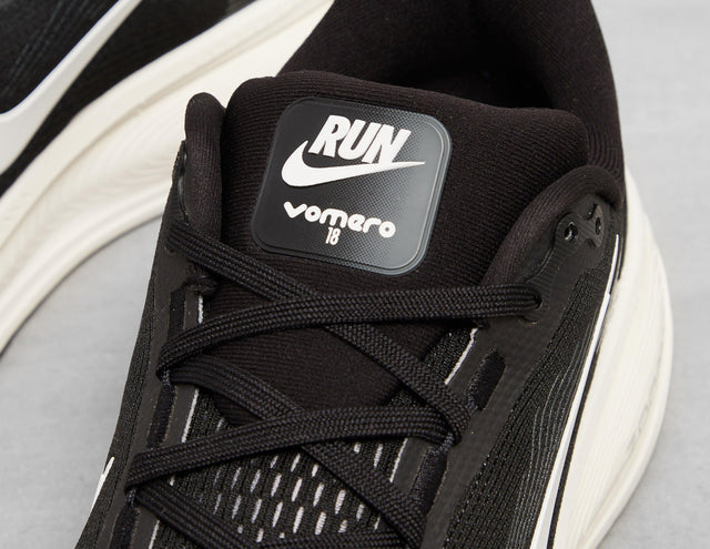 VOMERO 18 BLK/SAIL/SAIL