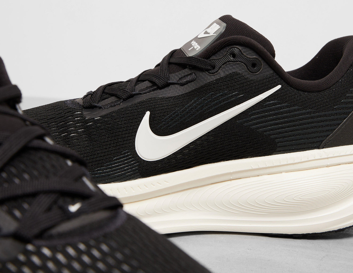 VOMERO 18 BLK/SAIL/SAIL