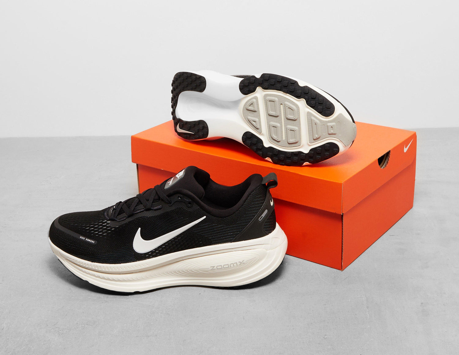 VOMERO 18 BLK/SAIL/SAIL