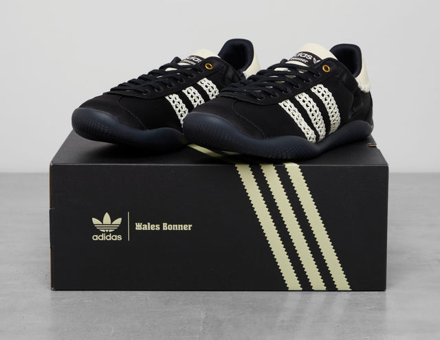 !KARINTHA SAT WB BLK/WHT