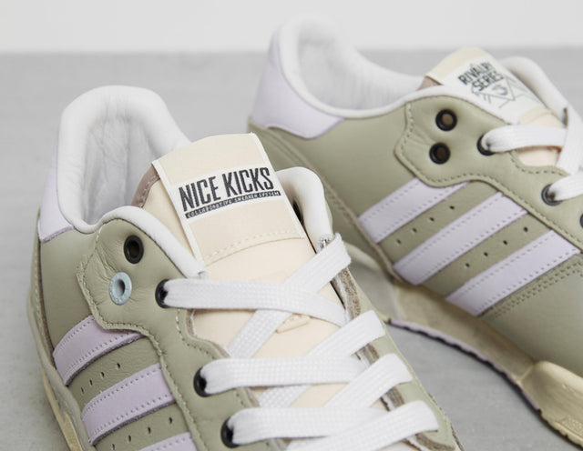 x Nice Kicks Rivalry Low - Men's Footwear