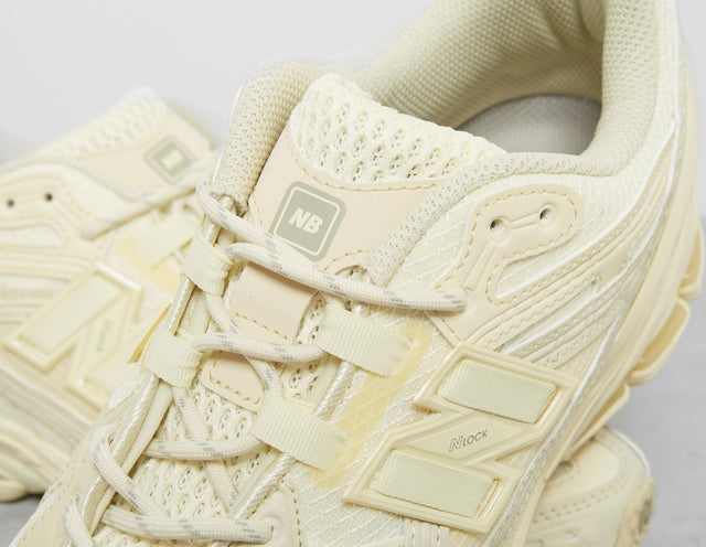 1906U - Men's Footwear