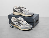 1906U Women's - Women's Footwear