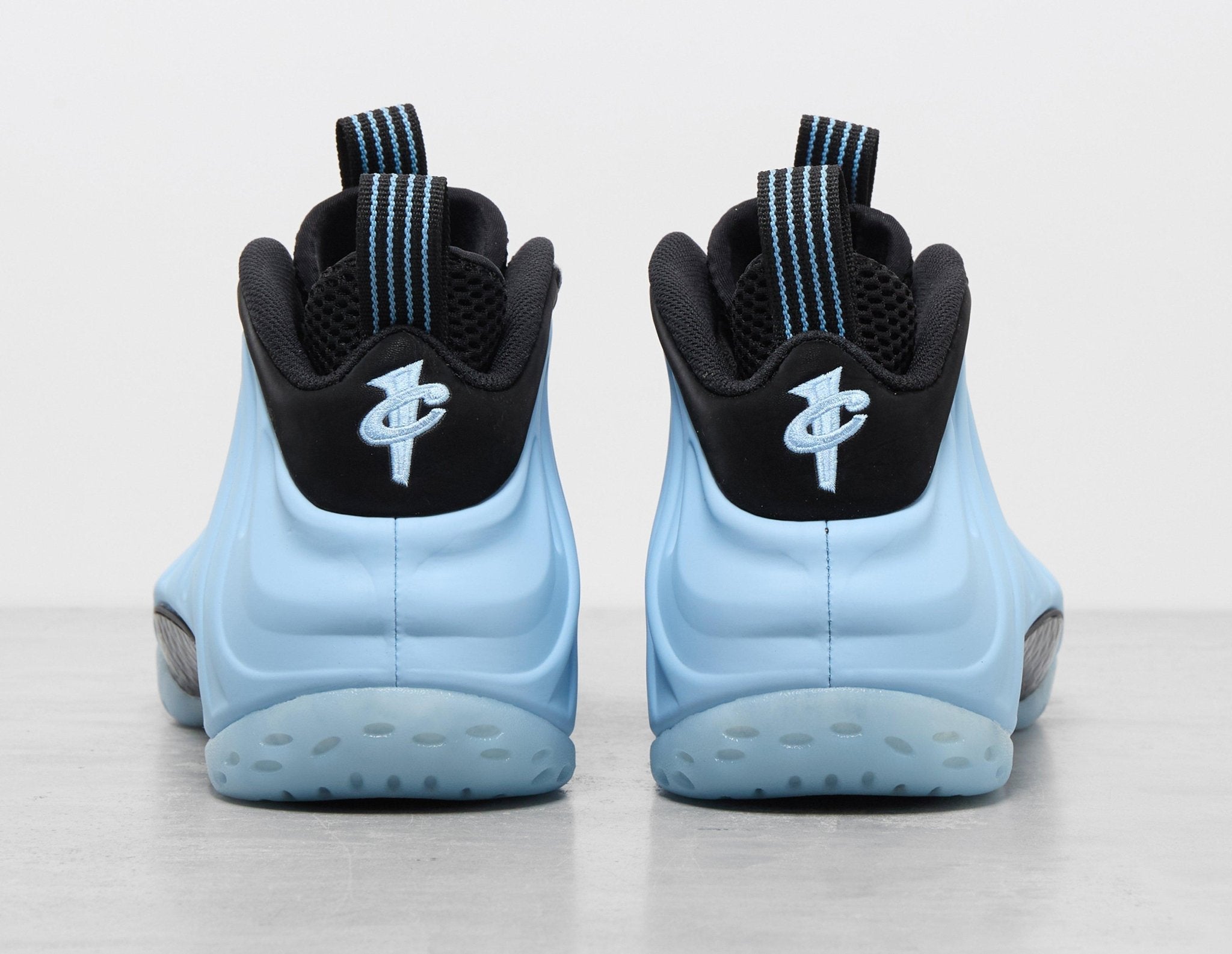 nike air foamposite one university blue