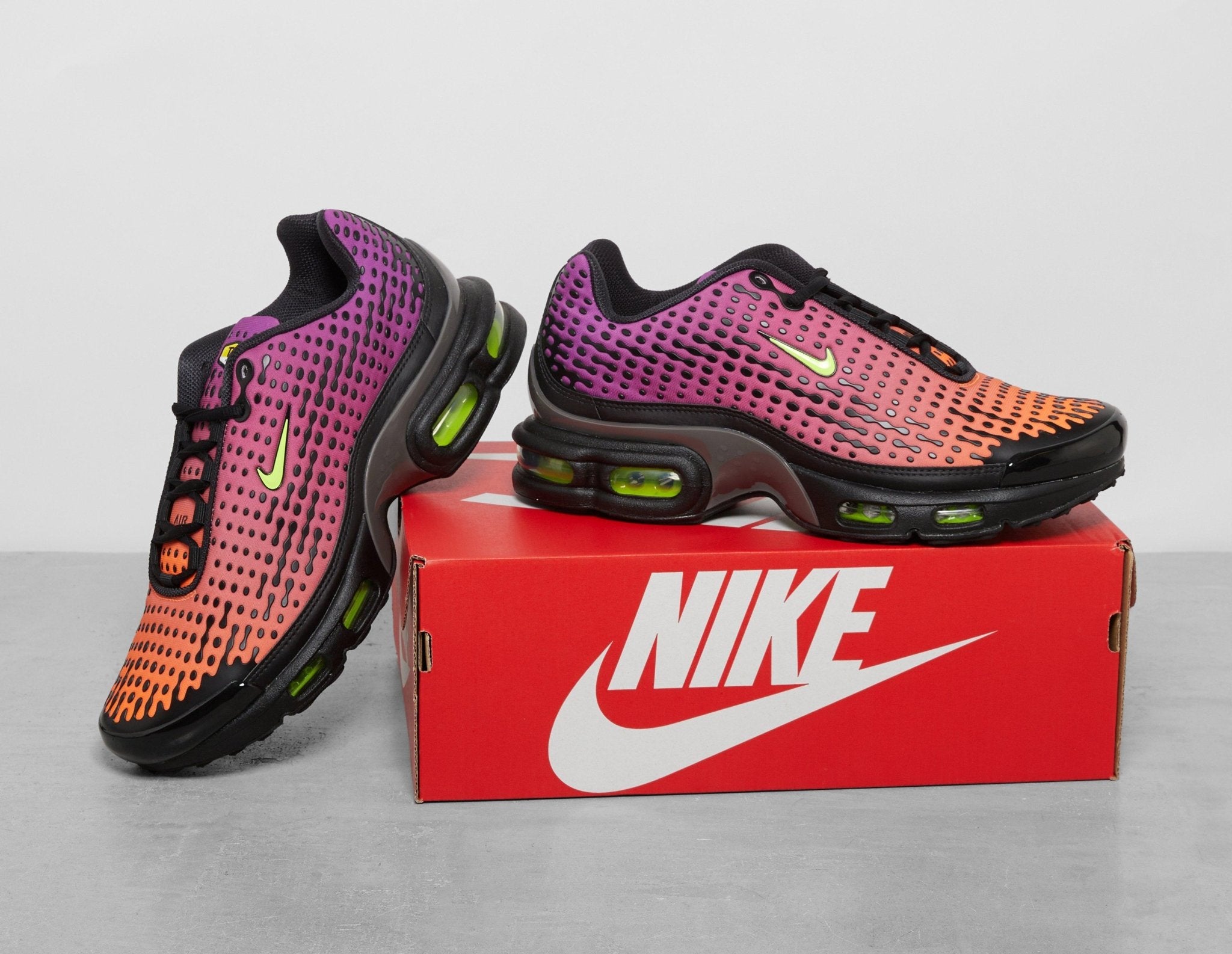 air max plus orange pink