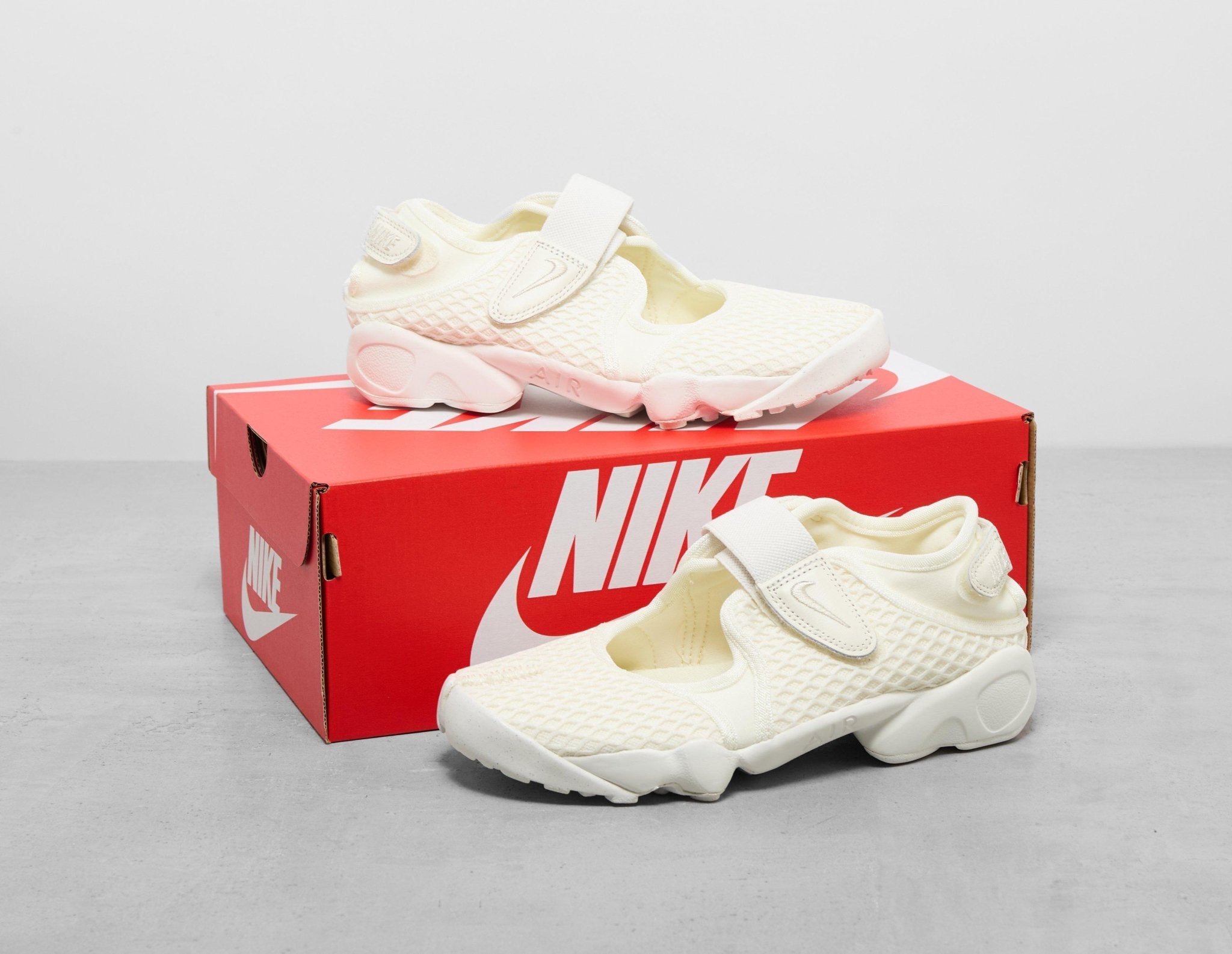 womens white and red nike shoes