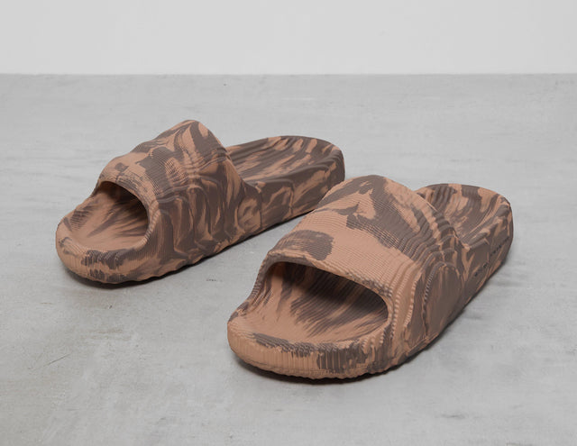 ADILETTE 22 BWN/BWN