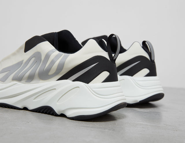 YEEZY BOOST 700 MNVN Laceless Women's