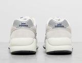 580 WHT/NVY/WHT