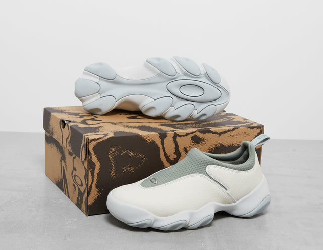 !FLESH LILY/WHT/GRY