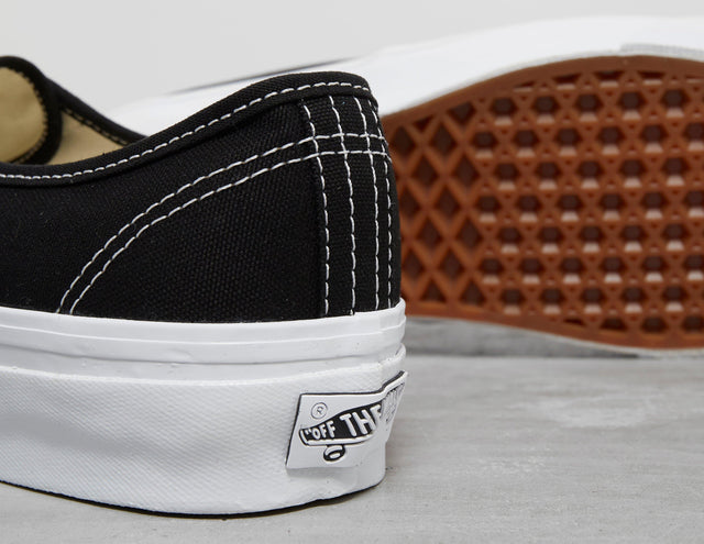 AUTH RE 44 BLK/WHT