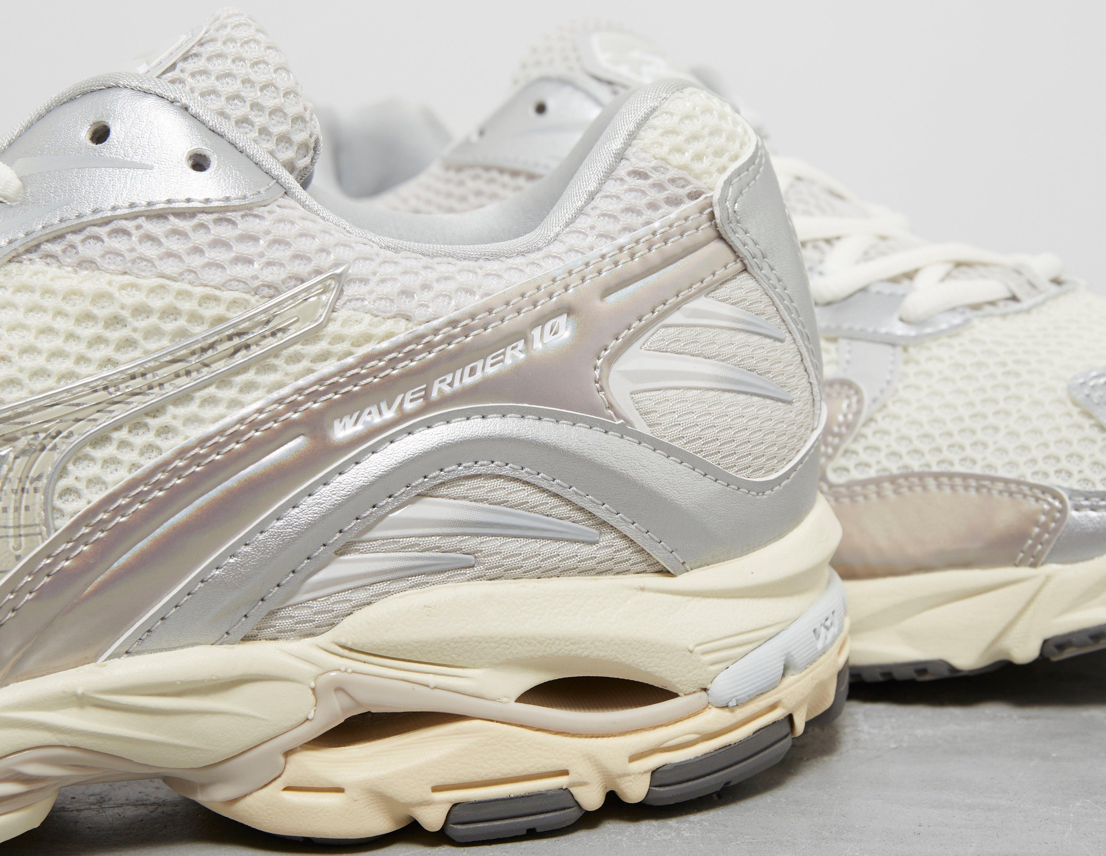 Silver Mizuno Wave Rider 10