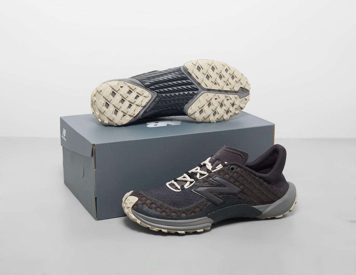 Black New Balance Minimus T101