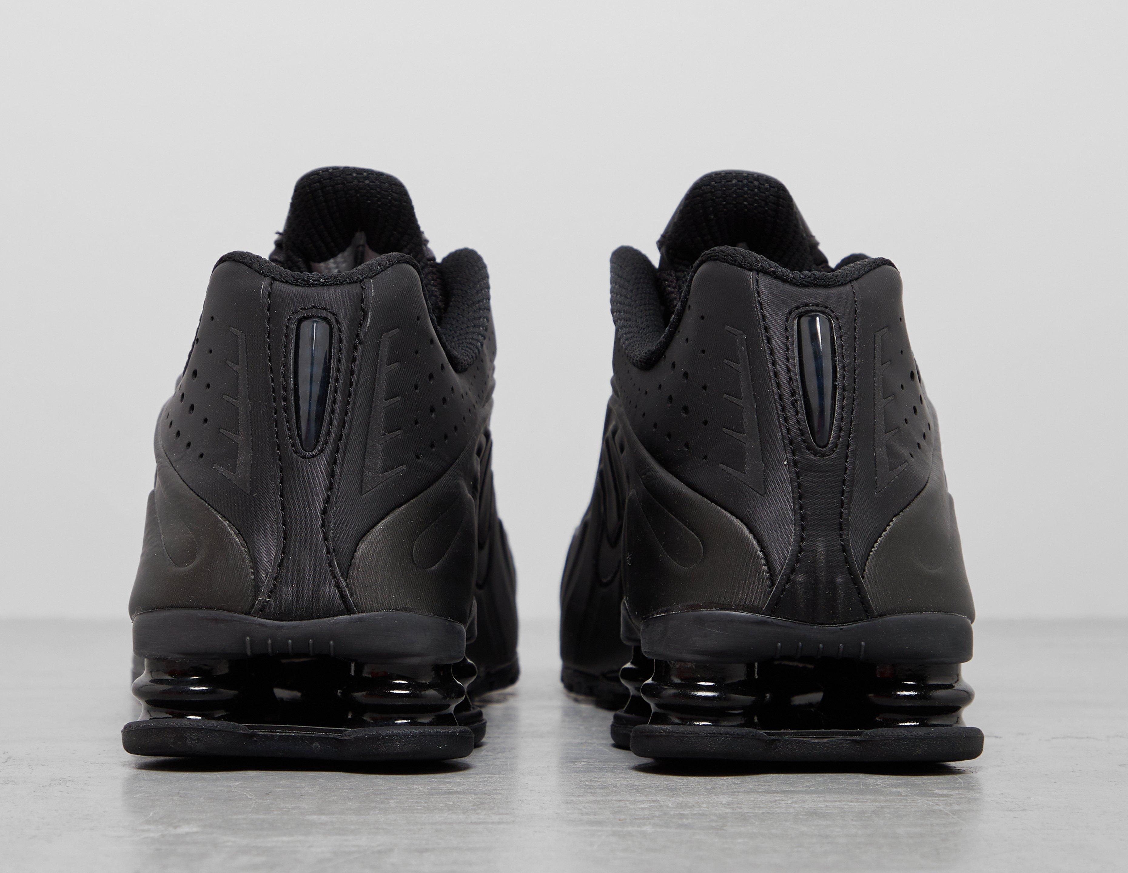 Black Nike Shox R4