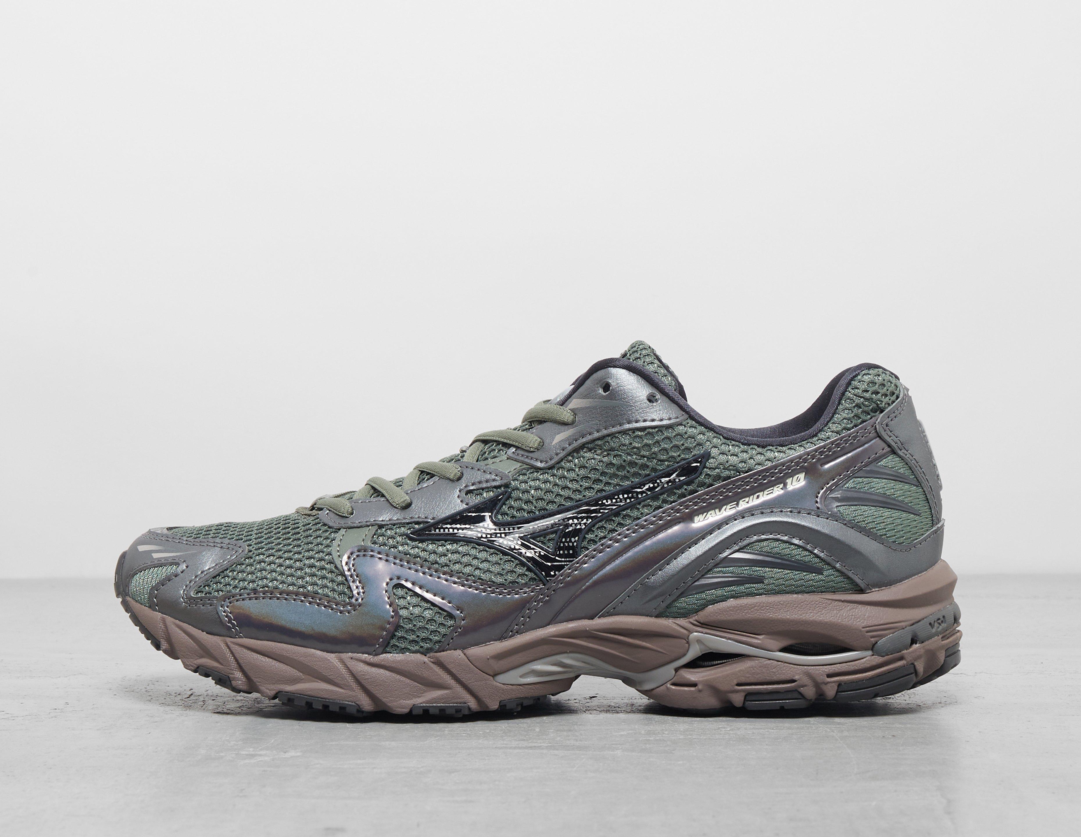 green Mizuno Wave Rider 10