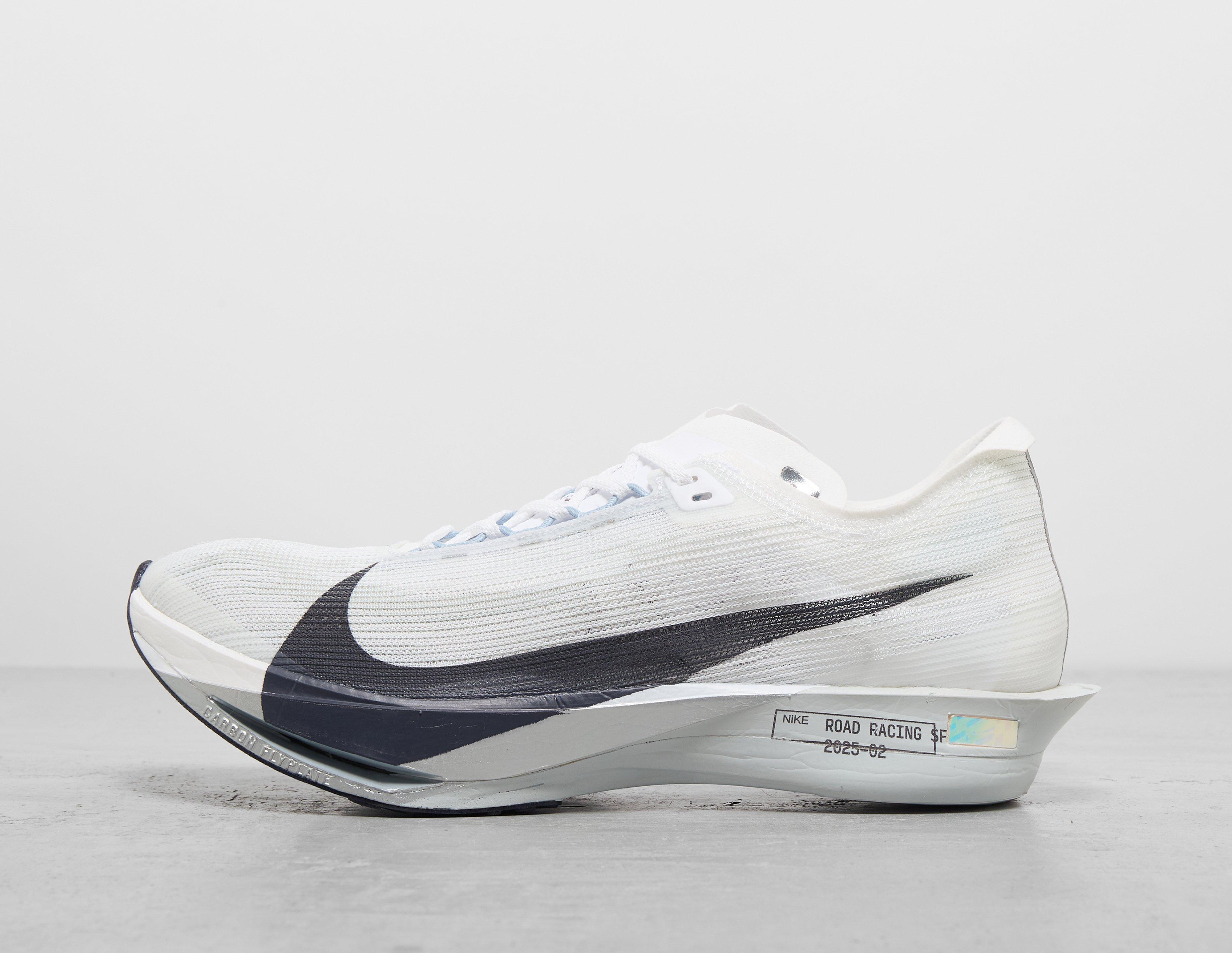 White Nike Streakfly 2