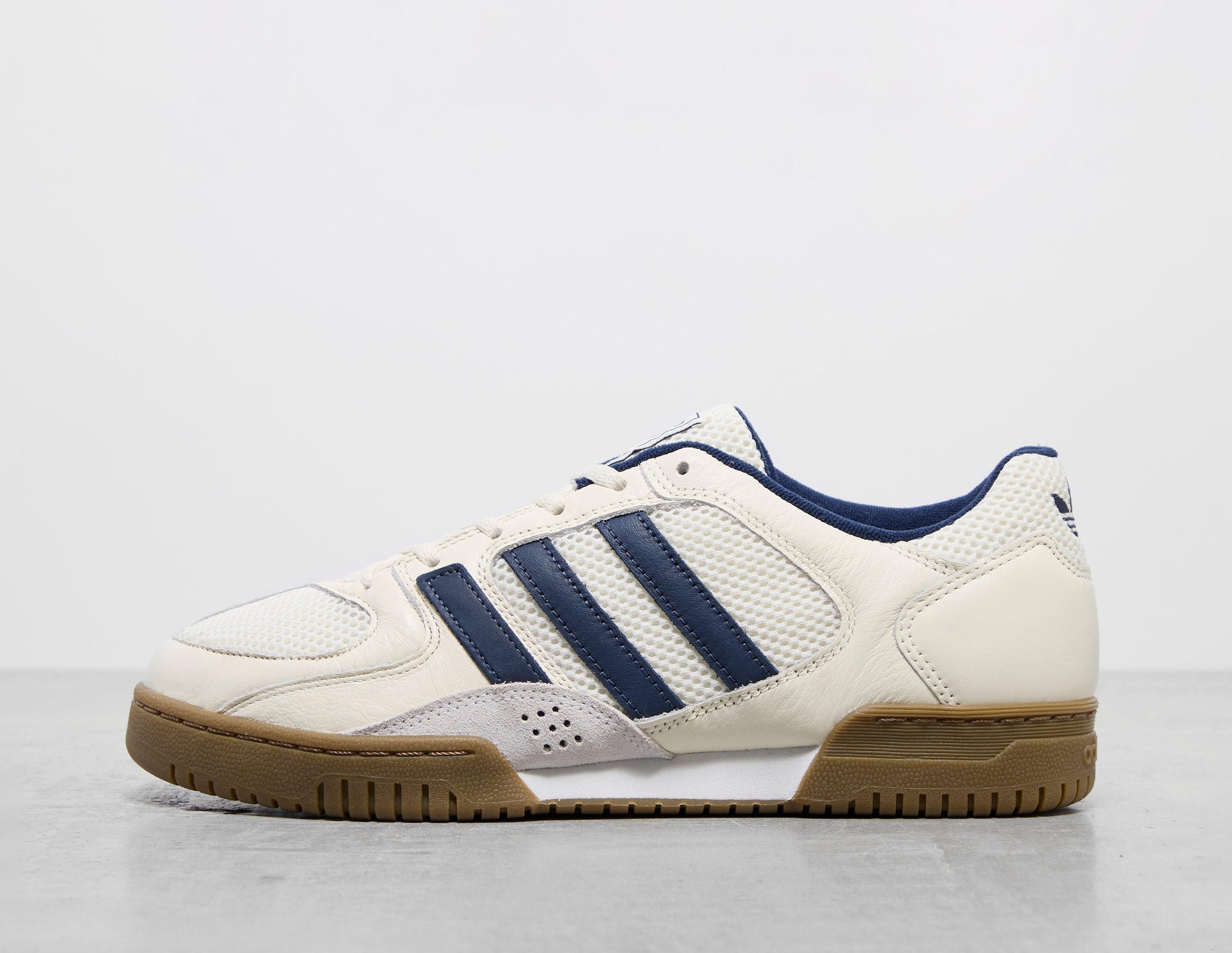 White adidas Consortium Fechten Indoor