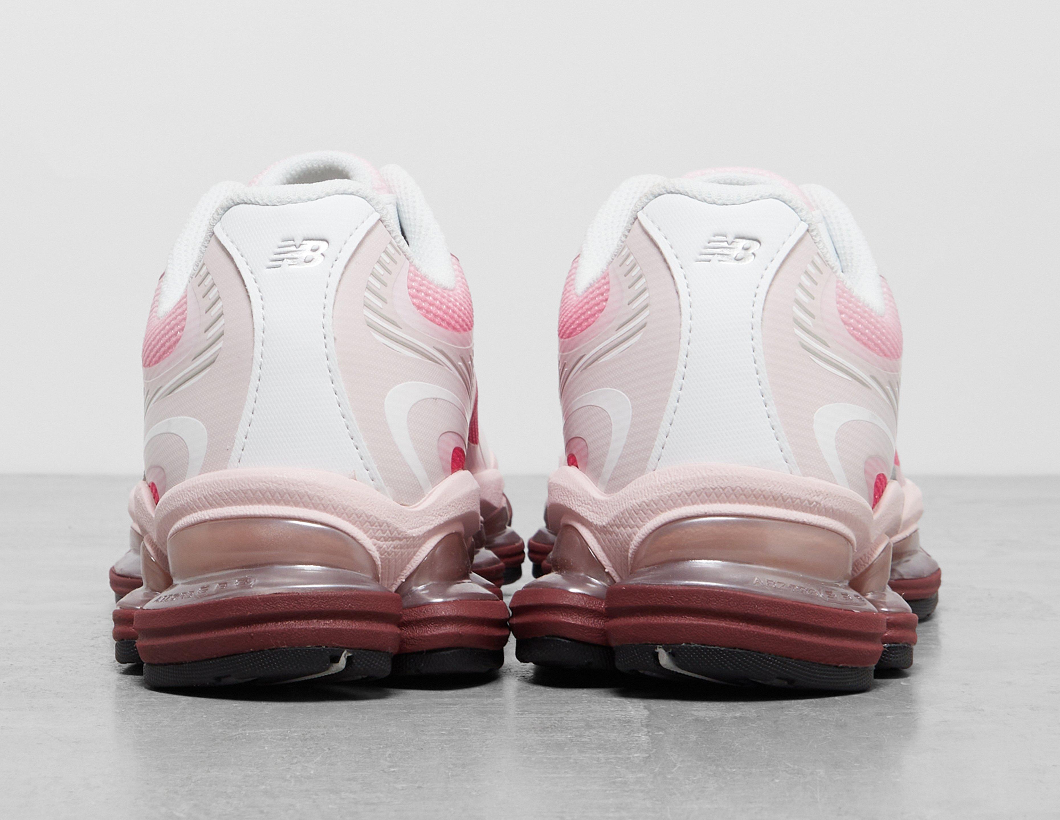 new balance 720 trainers in pink