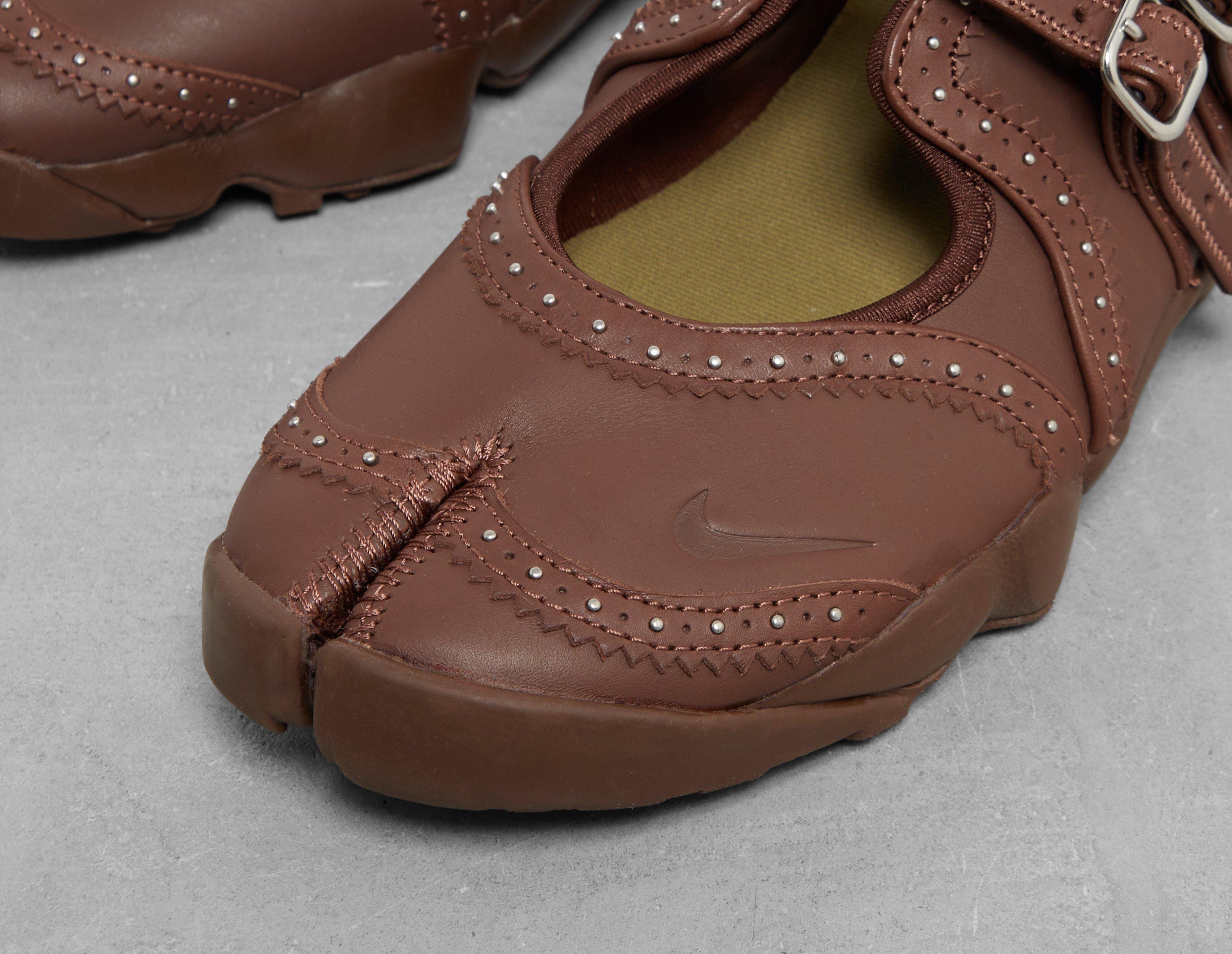 nike women's toe shoes